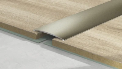 01 Přechodová lišta samolepící titan kartáčovaný 900 x 30 mm